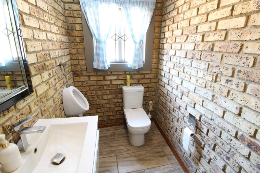 11 Bedroom Property for Sale in Van Der Hoff Park North West